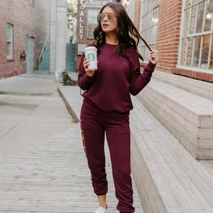 Kittenish Jetsetter burgundy logo set